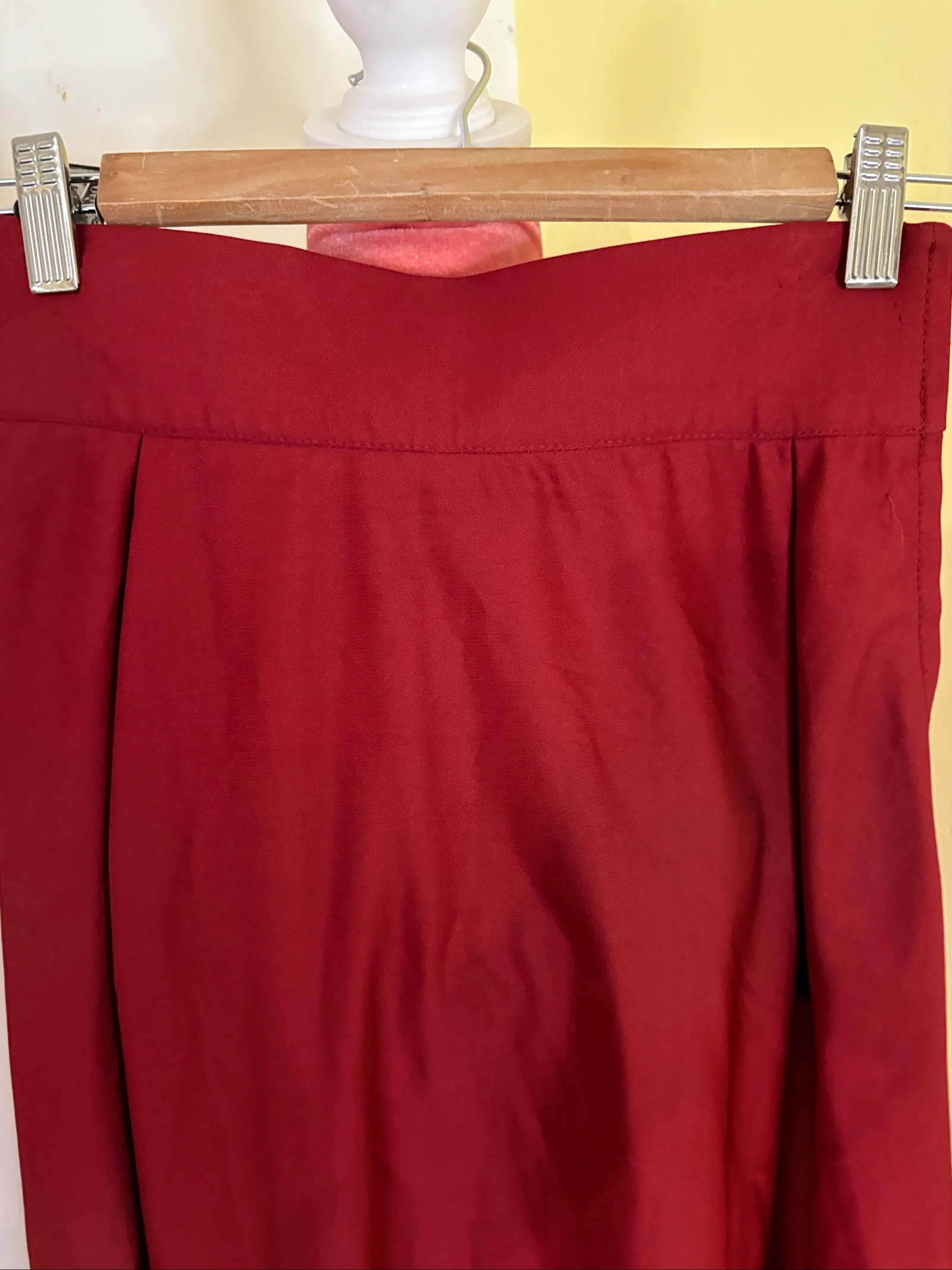 Vloeurige rok met hoge taille, brede tailleband, A-lijn snit – photo 2